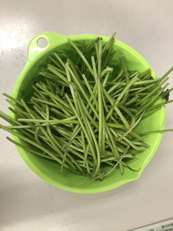 さつまいものツルを使ってキンピラ