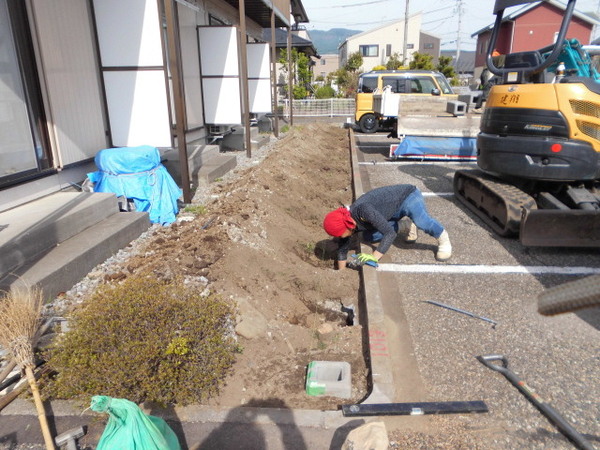 お手入れ不要!生け垣からスタイリッシュな目隠しフェンスへ