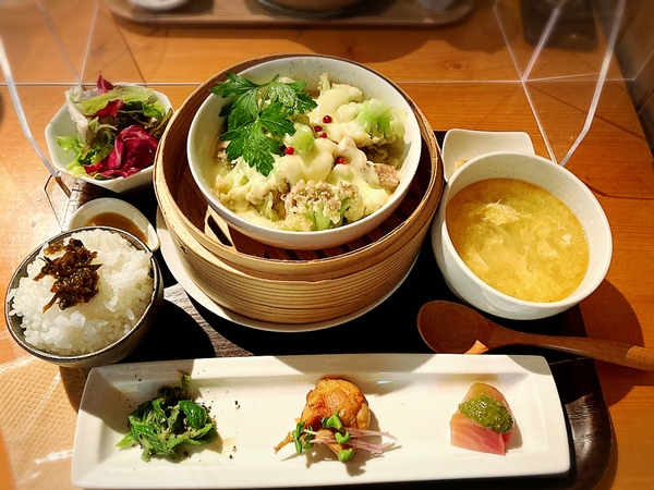 伊那「雨のことばカフェ」でせいろのヘルシーランチ