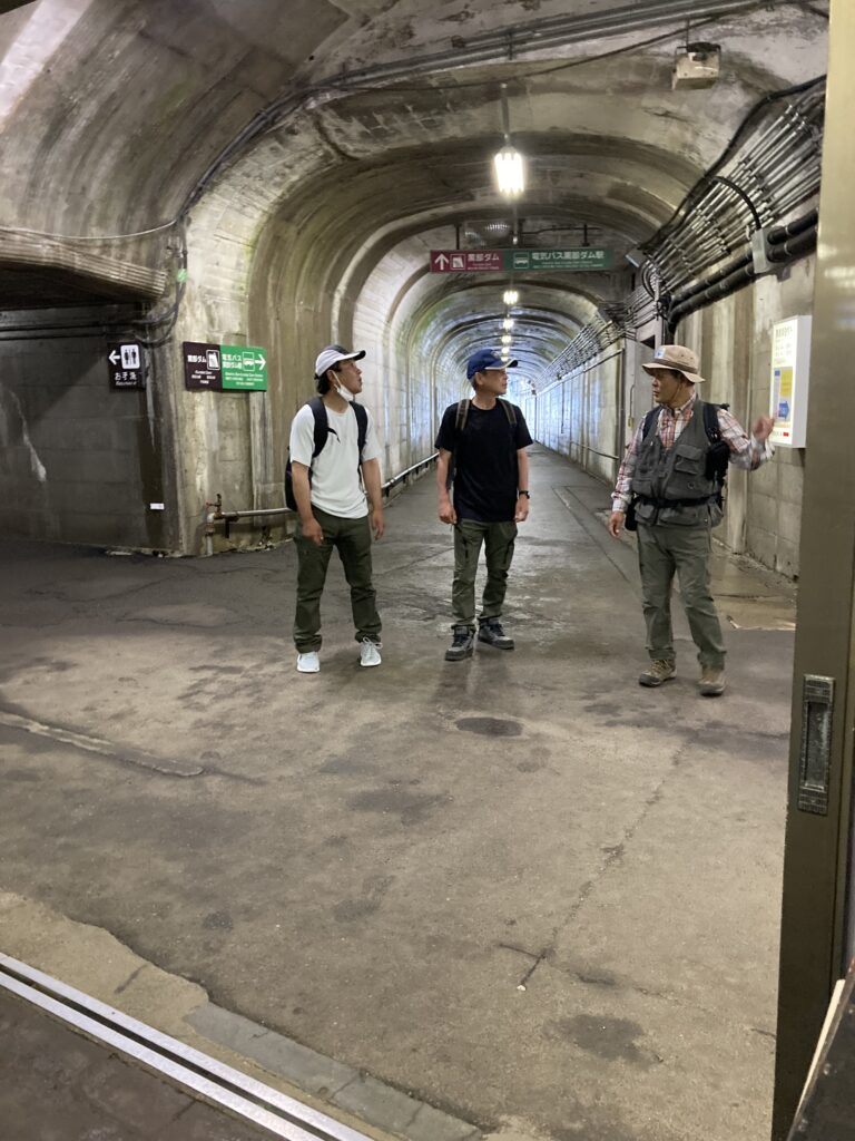 立山黒部アルペンルート&黒部渓谷鉄道のトロッコ電車!!!トンネル