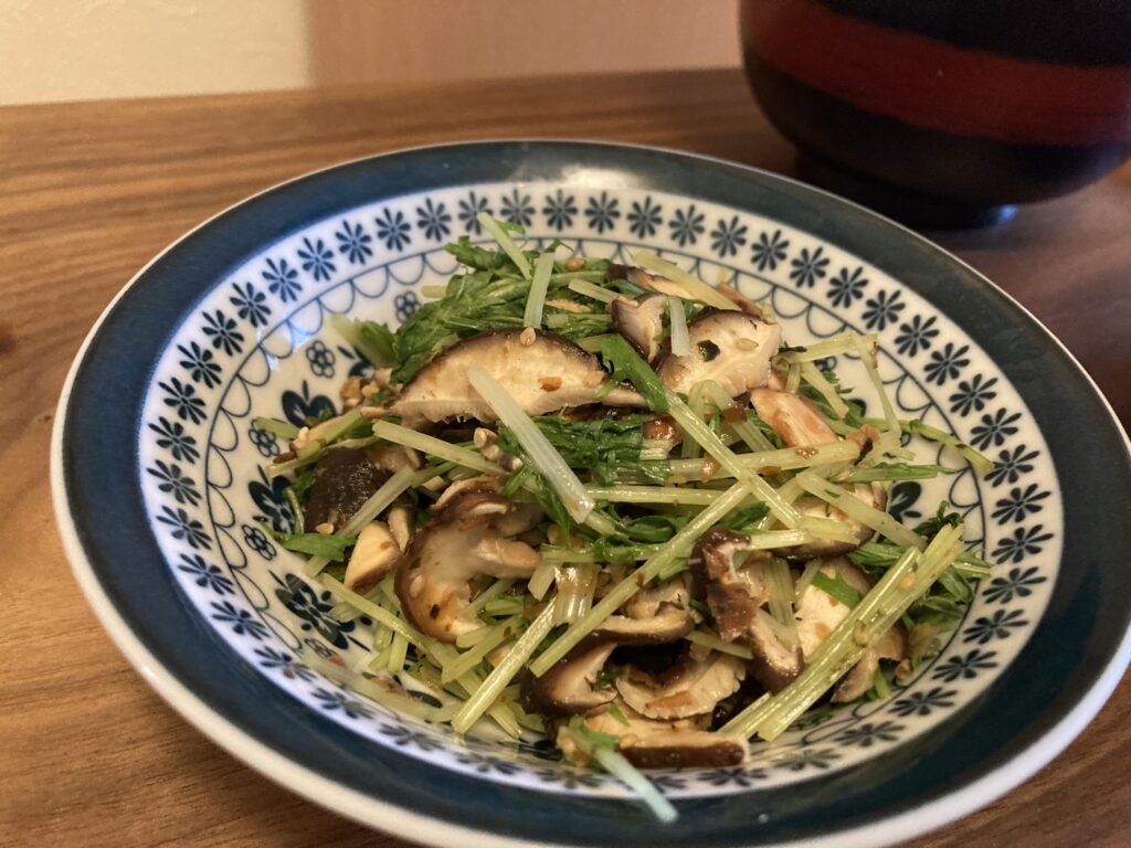 原木シイタケで作るおいしいレシピ(しいたけと水菜のおひたし))