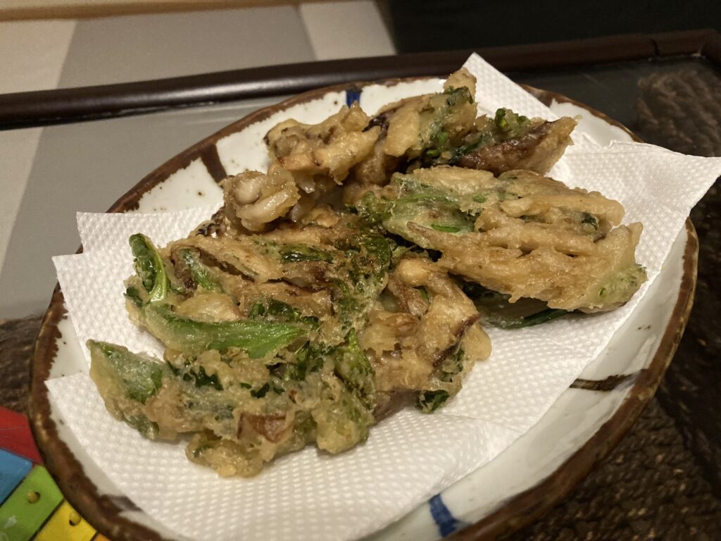 原木シイタケで作るおいしいレシピ(しいたけとケールのかき揚げ天ぷら)